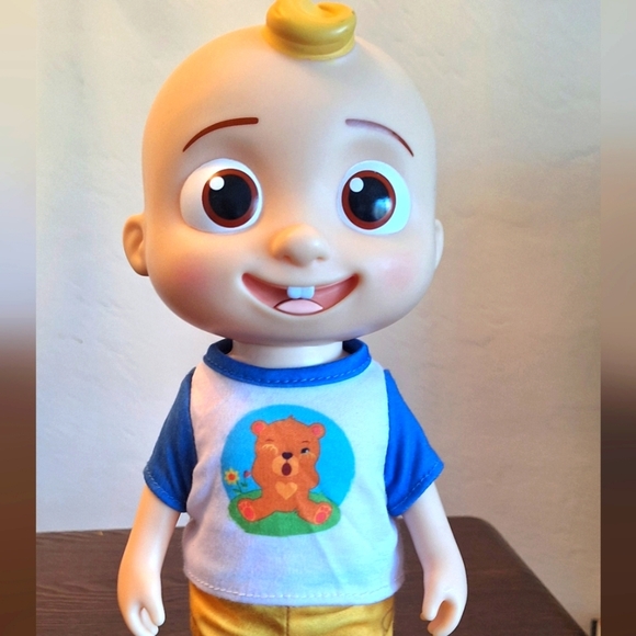 Cocomelon Deluxe Interactive JJ Doll - Picture 3 of 7